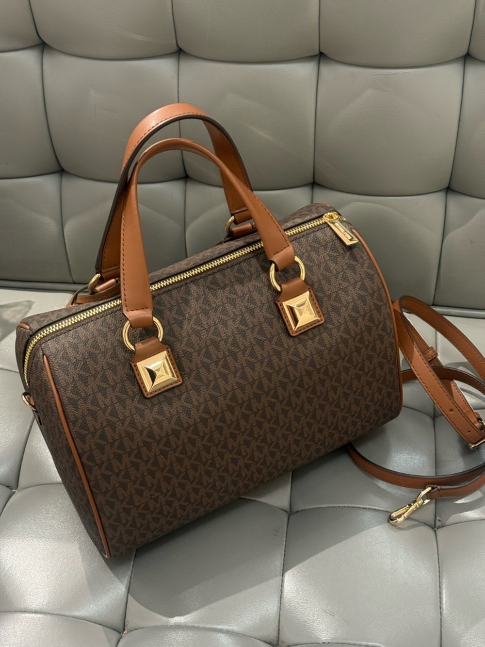 MICHAEL KORS Grayson Medium Signature Logo Duffel Bag brown - Picture 5 of 9